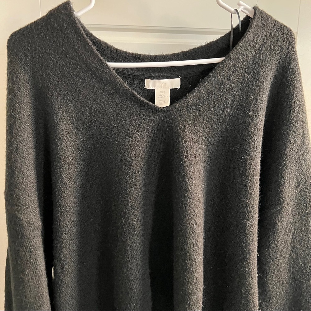 H&M v neck knit sweater